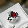 Bague avec gemme rouge